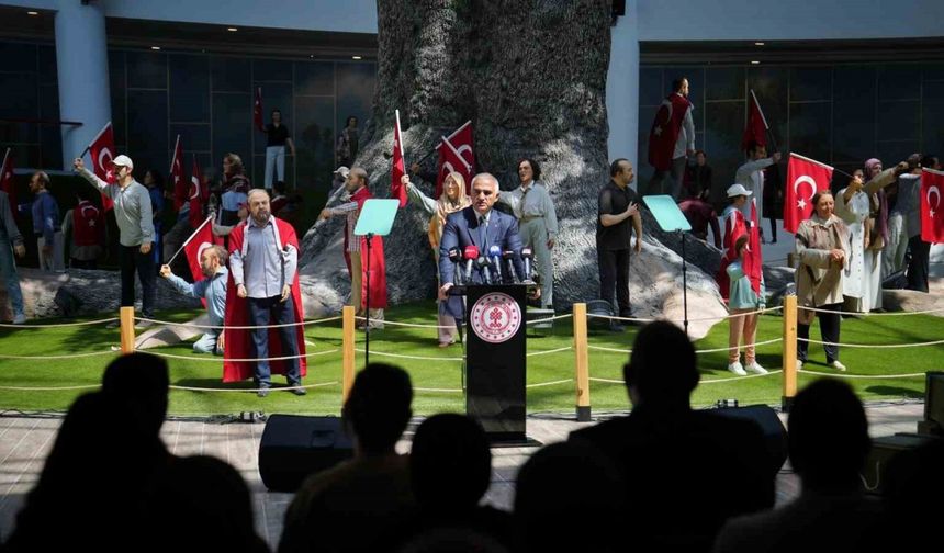 Bakan Ersoy: "Türk milletinin iradesini yok sayanların kaybetmeye mahkum olduklarını o gece yeniden gösterdik"