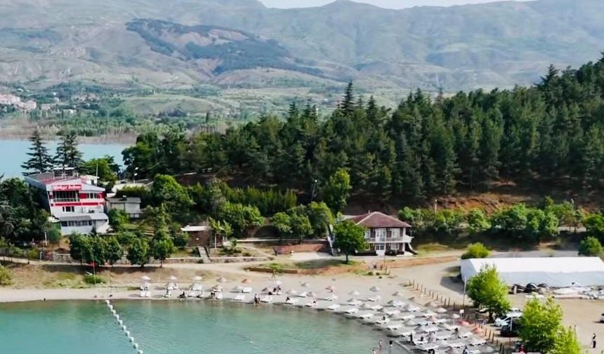 Doğu’nun İncisi Hazar Gölü, ziyaretçi akınına uğruyor