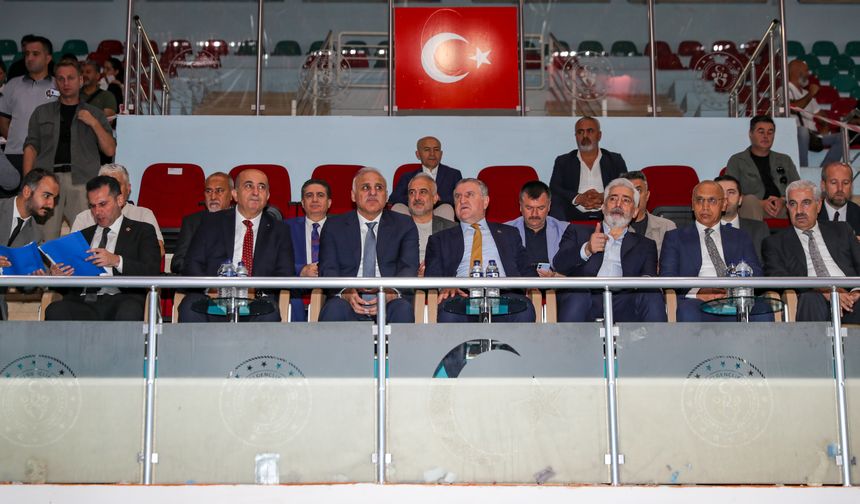 Gençlik ve Spor Bakanı Bak, Türkiye Karate Premier Ligi Rıdvan Gümüş Etabı müsabakalarını izledi: