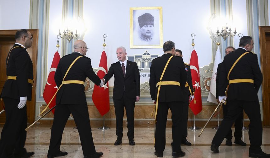 İstanbul Valisi Gül, 30 Ağustos Zafer Bayramı dolayısıyla tebrikleri kabul etti