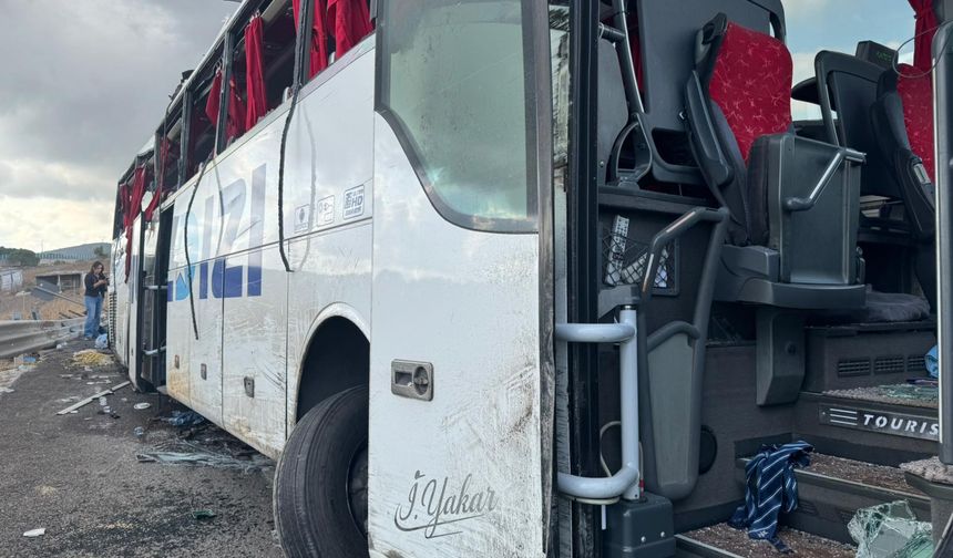 Kuzey Marmara Otoyolu'nda yolcu otobüsü bariyerlere çarptı, 4 kişi öldü, 26 kişi yaralandı