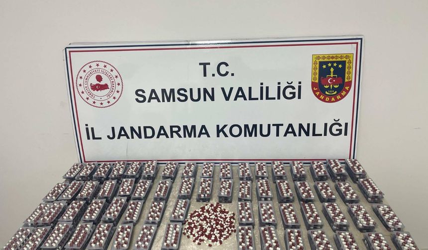 Samsun'da 5 bin 600 sentetik ecza hapı ele geçirildi