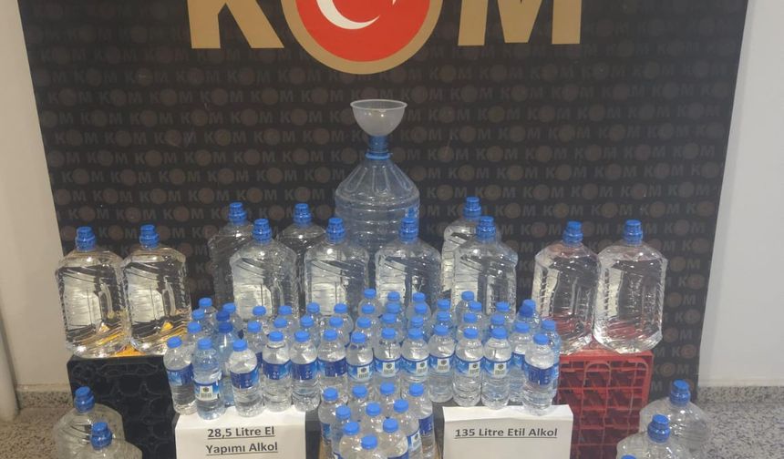 Sivas'ta 163,5 litre sahte içki ele geçirildi