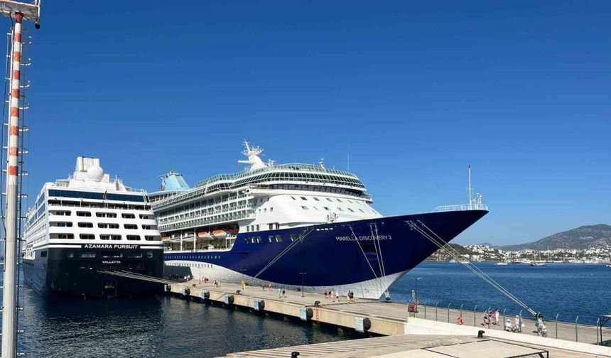 Bodrum’a 2 gemi ile 2 bin 609 turist geldi
