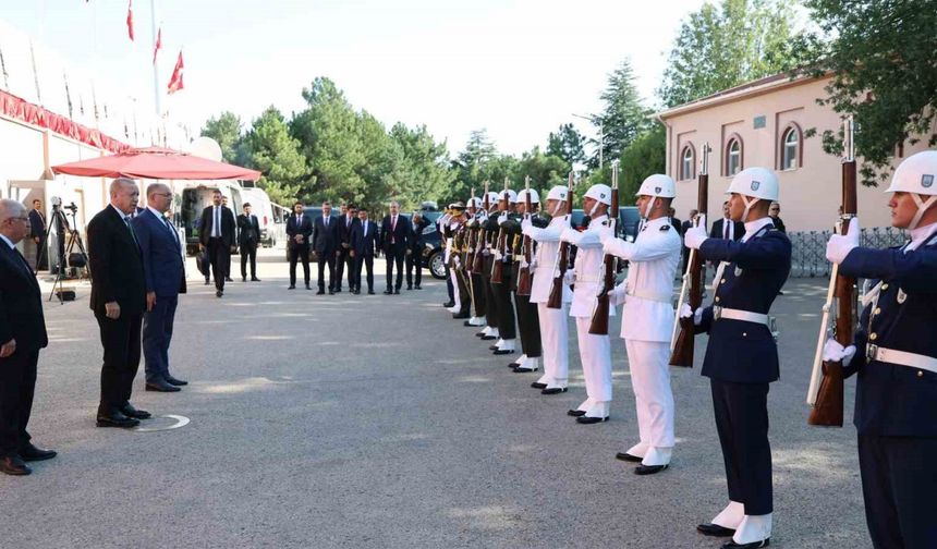 Cumhurbaşkanı Erdoğan: "Elhamdülillah 9 yıl gibi kısa bir sürede imkansız denileni başardık. FETÖ ihanet çetesinin askeri eğitim sistemimizde sebep olduğu tahribatı ziyadesiyle telafi ettik"