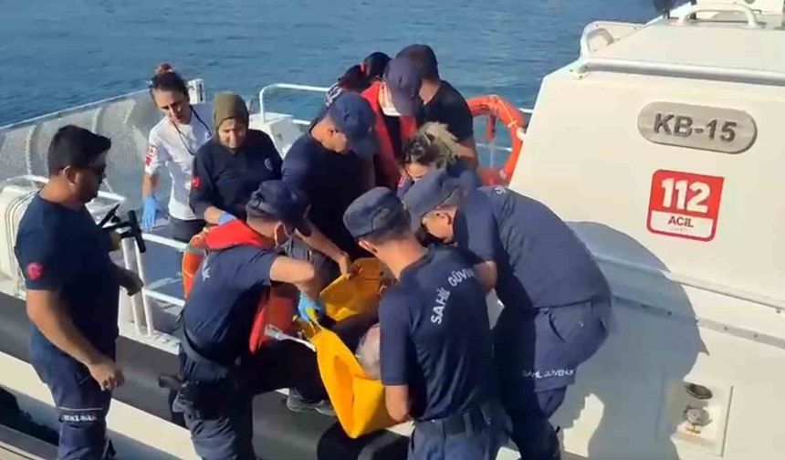 Gezi teknesinde rahatsızlanan vatandaşa Sahil Güvenlikten tıbbi tahliye