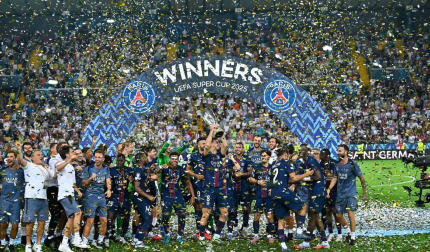 Paris Saint-Germain, Süper Kupa’yı ilk kez müzesine götürdü