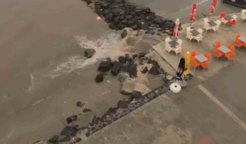 Tekirdağ’da kuraklığın ardından gelen sağanak yağış sokakları dereye çevirdi