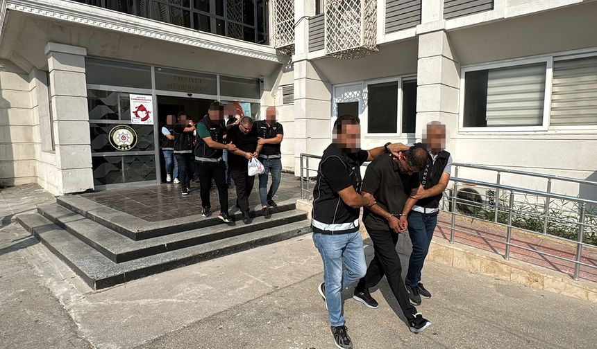 Mersin'de 3 milyon 542 bin uyuşturucu hap bulunan operasyonlara ilişkin 8 zanlı adliyede