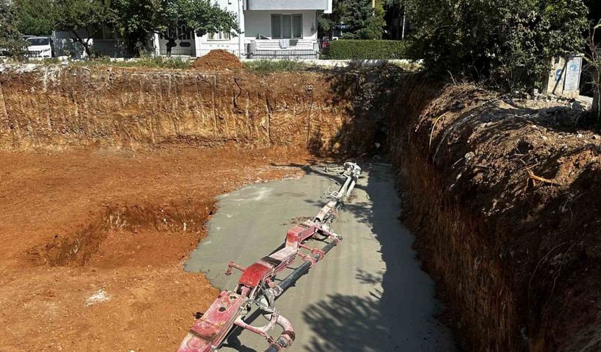 Kırılan beton pampası kolu 2 işçiyi yaraladı