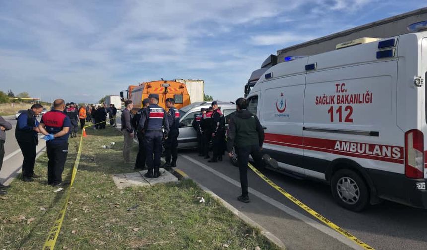 Amasya'da kamyonla çarpışan hafif ticari araçtaki 4 kişi öldü