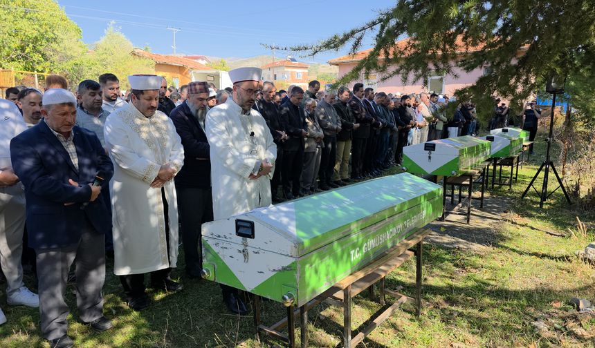 Amasya'da trafik kazasında hayatını kaybeden 3 kardeş ve enişteleri son yolculuğuna uğurlandı