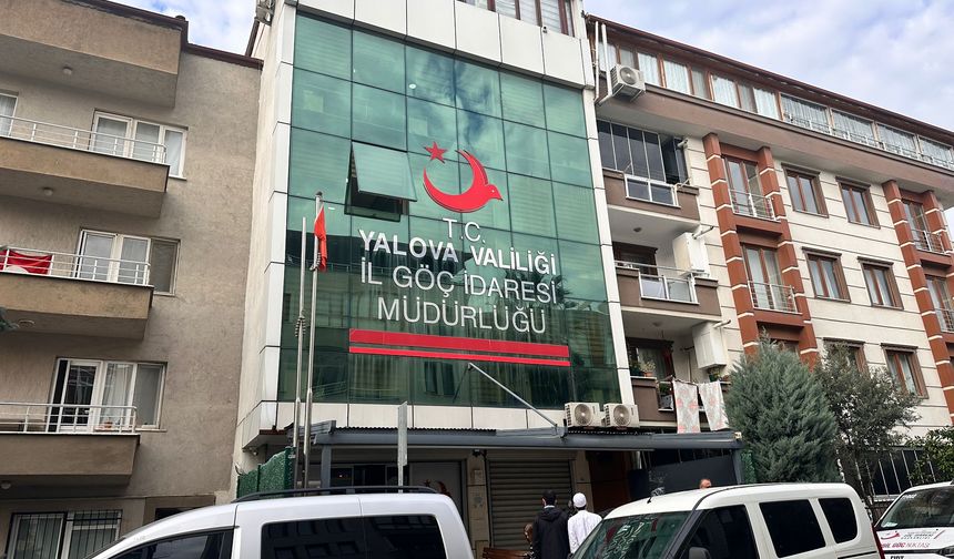 GÜNCELLEME - Yalova'da İl Göç İdaresi Müdürü ve 7 kişi gözaltına alındı