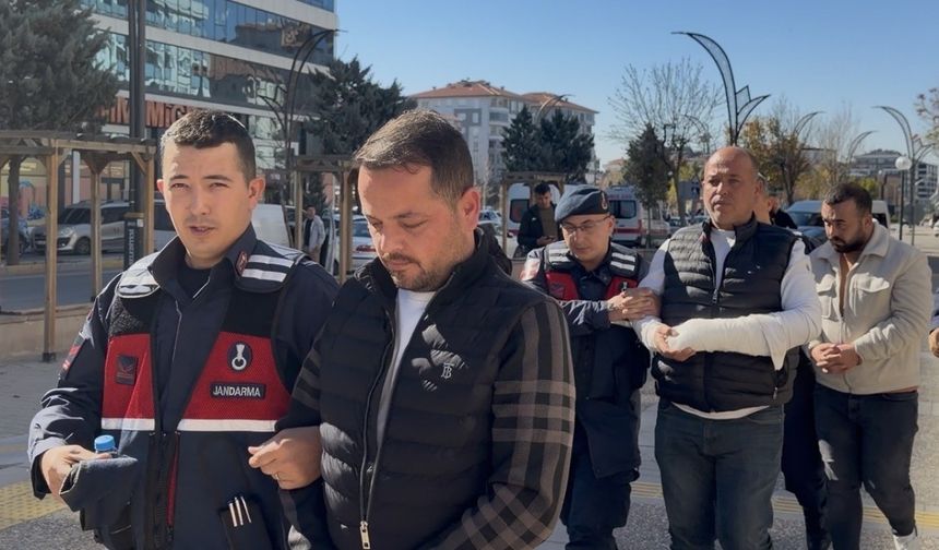 Polise yumruklu saldırıda 3 şahıs tutuklandı