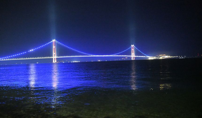 1915 Çanakkale Köprüsü Dünya Diyabet Günü nedeniyle maviye büründü