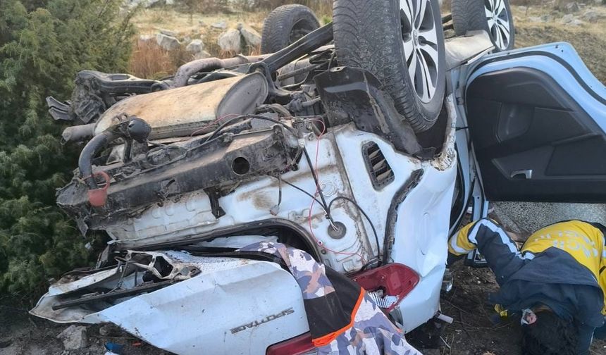 Afyonkarahisar'da devrilen otomobildeki 1 kişi öldü, 3 kişi yaralandı