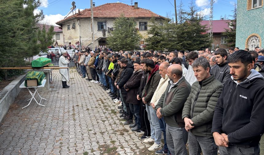 Antalya'da polisin öldürdüğü eşi ve çocuklarının cenazesi Çankırı'da defnedildi