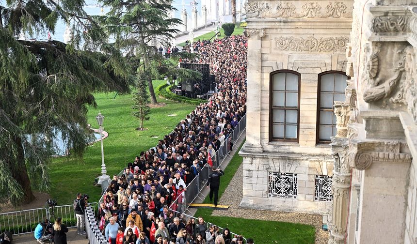 Büyük Önder Atatürk, Dolmabahçe Sarayı'ndaki odasında törenle anıldı