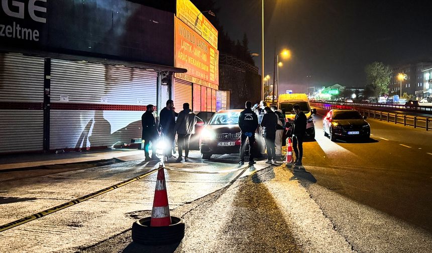 Büyükçekmece'de çıkan silahlı kavgada 2 kişi hayatını kaybetti, 1 kişi ağır yaralandı