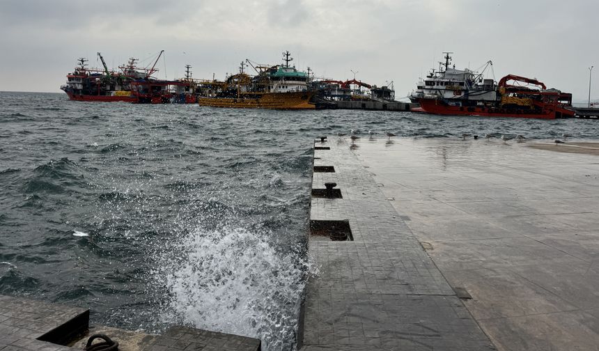 Karadeniz'deki etkili rüzgar balık avcılığını olumsuz etkiledi