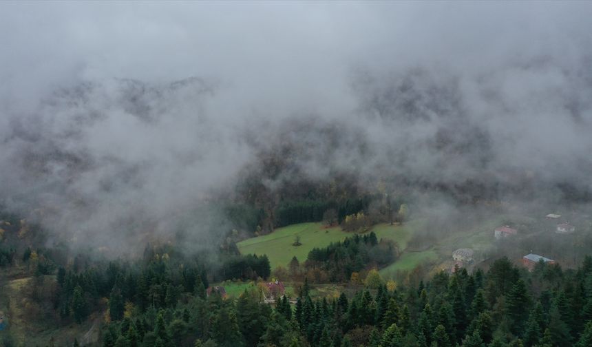 Kastamonu'da sisle birleşen güz renkleri dronla görüntülendi