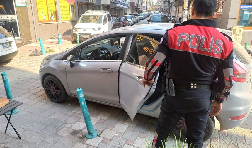 Manisa'da otomobilde uyuşturucuyla yakalanan 2 şüpheli tutuklandı