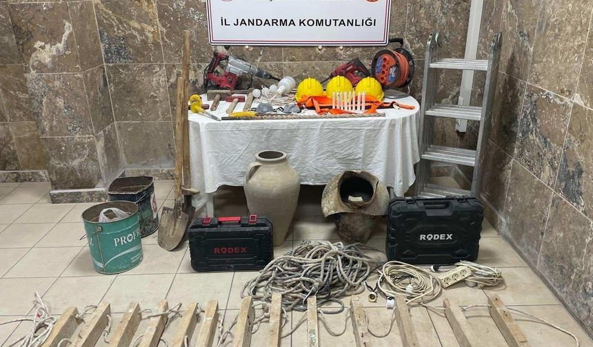 Nevşehir'de kaçak kazı yapan 3 zanlı suçüstü yakalandı