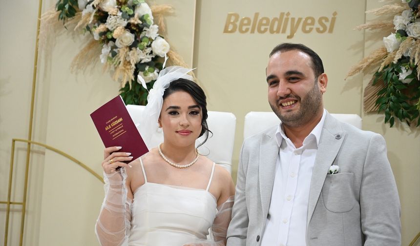 Osmaniye'de nikah dairesi '11.11.2025'te evlenmek isteyenleri ağırladı