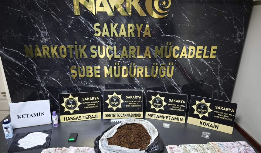 Sakarya'da uyuşturucuyu tuvalette imha etmeye çalışan 3 şüpheli gözaltına alındı