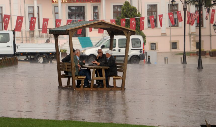 Tekirdağ ve Kırklareli'nde sağanak etkili oldu