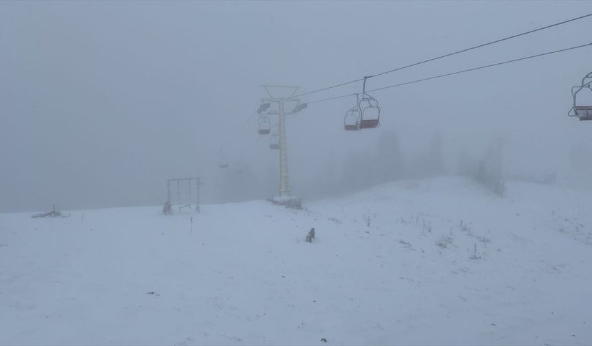 Uludağ'da kar yağışı etkili oluyor