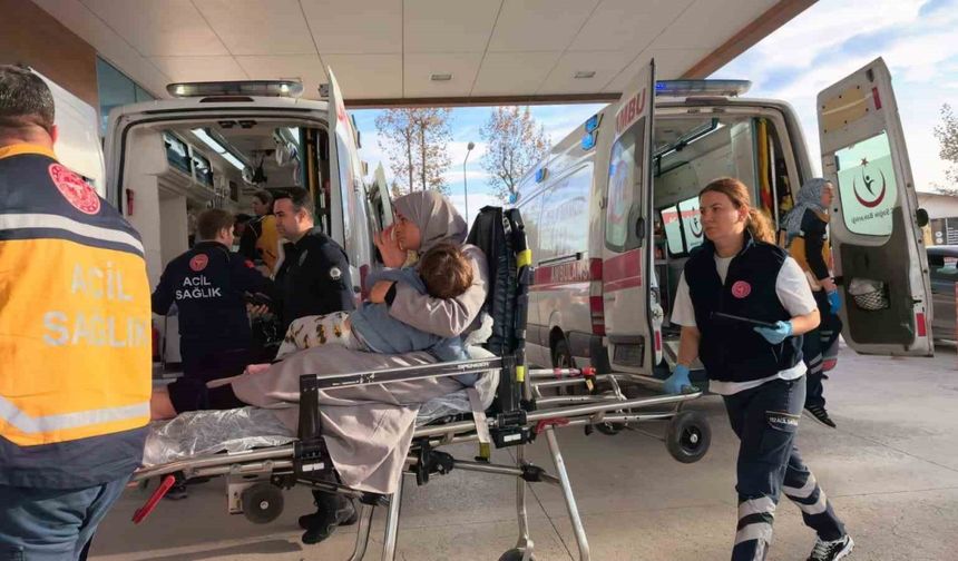 3. kattaki balkondan düşen çocuk yaralandı