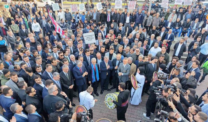 Bakan Uraloğlu ve Işıkhan Midyat Belediyesini ziyaret etti