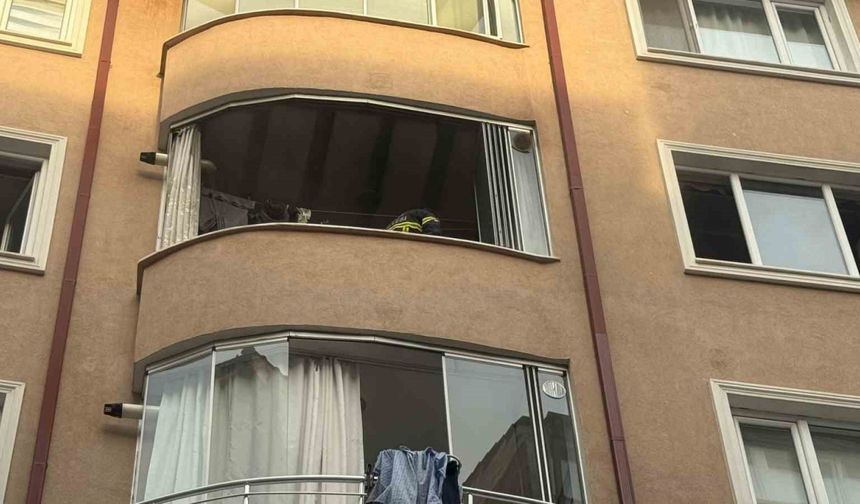 Bilecik’te balkonda çıkan yangında bir kişi dumandan etkilendi
