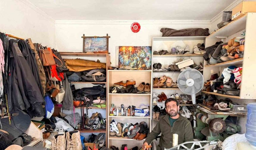Datça’da 26 yıldır ayakkabı tamirciliği yapıyor