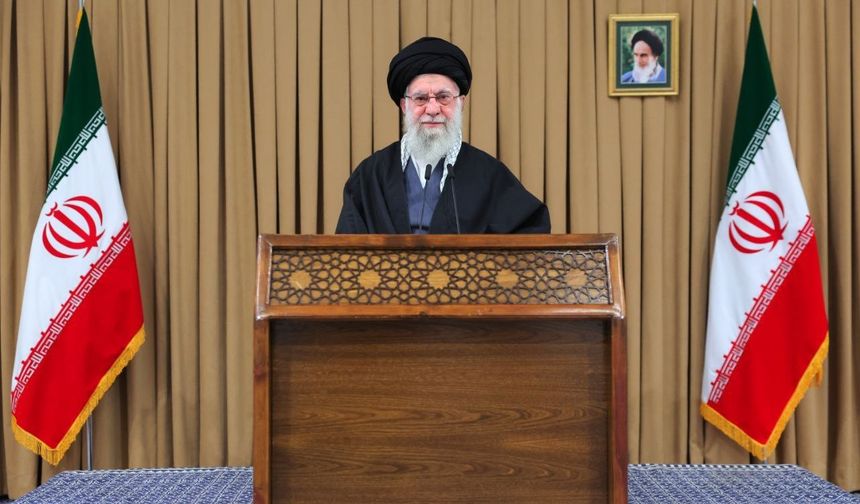 İran dini lideri Hamaney: "ABD, İran’la iletişim ve iş birliğine layık değil"