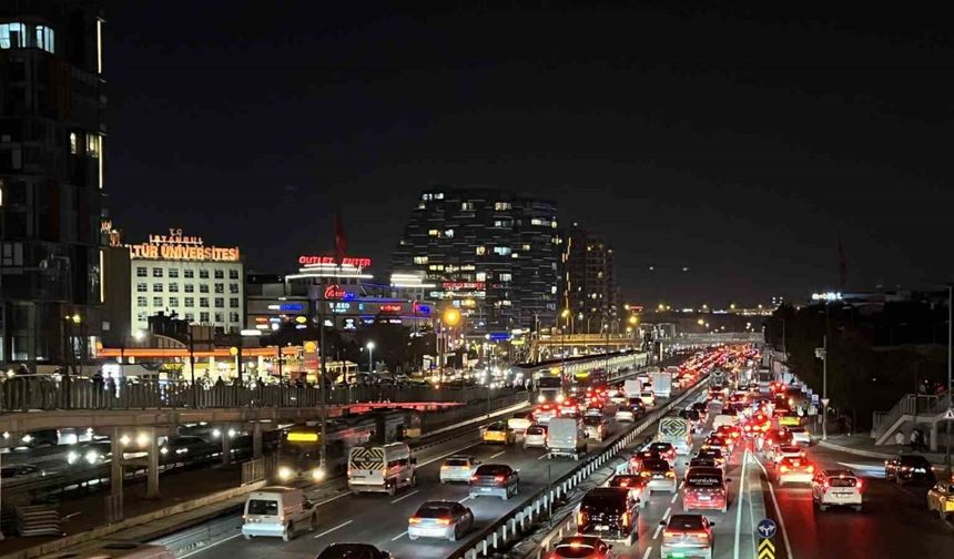 İstanbul’da trafik yoğunluğu yüzde 83’e ulaştı