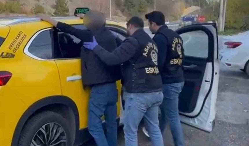 Kendilerini polis ve savcı olarak tanıtarak 558 bin liralık dolandırıcılık yapan şüpheliler yakalandı