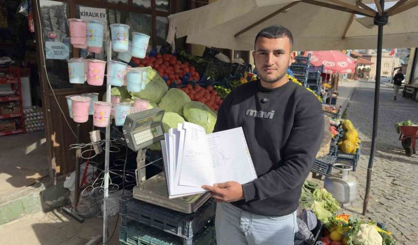 "Kimse bilmesin, Allah bilsin" diyerek 150 bin liralık veresiye defterini kapattı