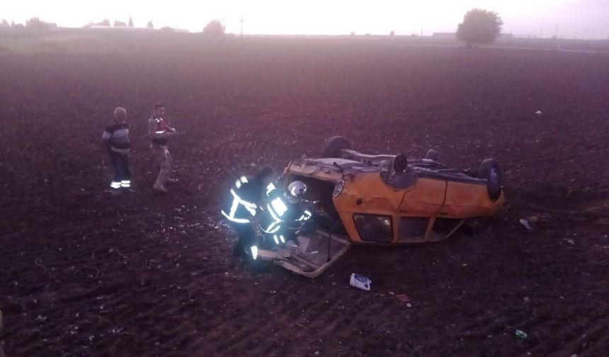 Kırıkhan’da otomobil tarlaya uçtu