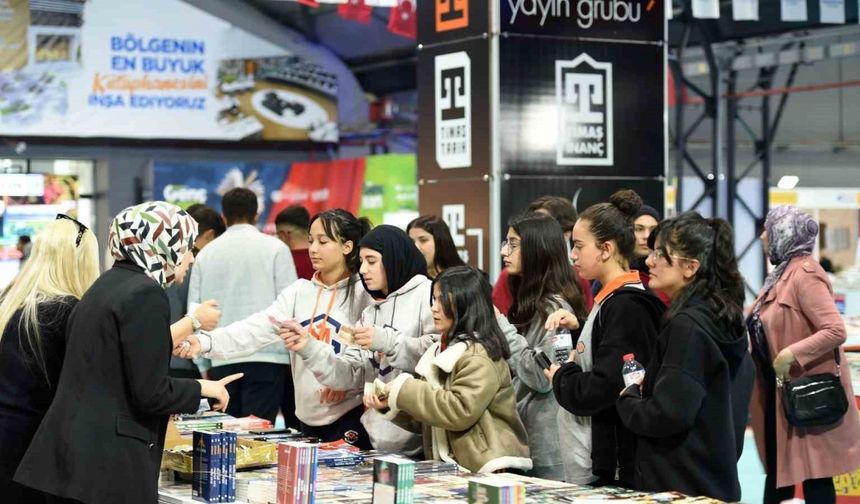 Malatya’da kitap fuarına 7’den 70’e yoğun katılım