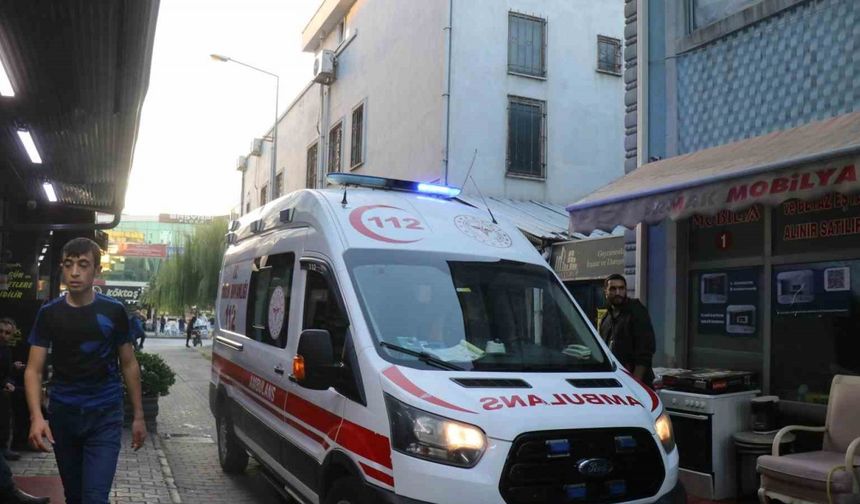 Marketten ürün çalmaya çalıştı, kaçarken yüksekten düşüp yaralandı