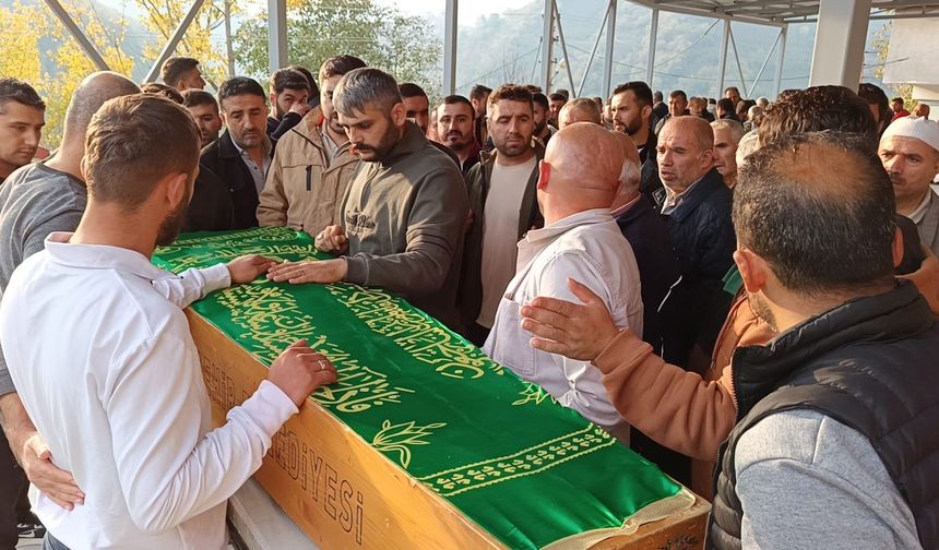 Ordu’da göçük altında kalan iş makinesi operatörü toprağa verildi