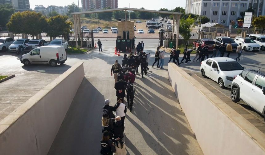 Sosyal medyadan sahte kadın profiliyle kandırdıkları erkeklere eğlence mekanında 10 kat hesap ödetmişler