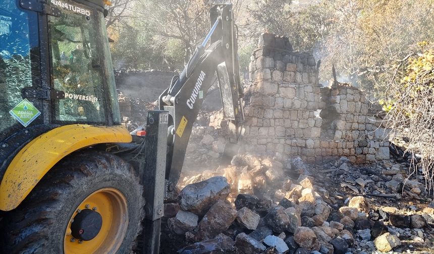 Adana'da evinde çıkan yangında 85 yaşındaki kadın hayatını kaybetti