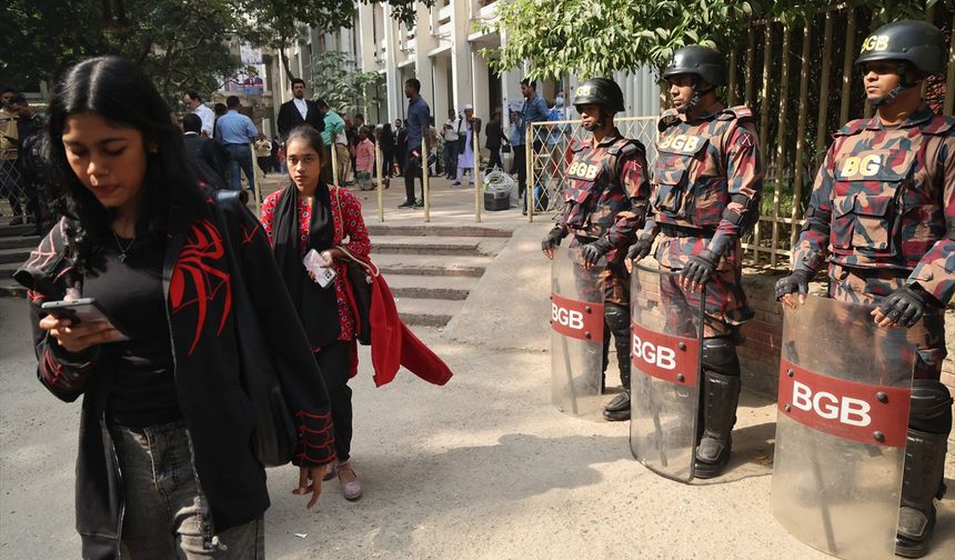 Bangladeş'te idam mahkumu eski Başbakan ve yeğenine yolsuzluktan hapis cezası