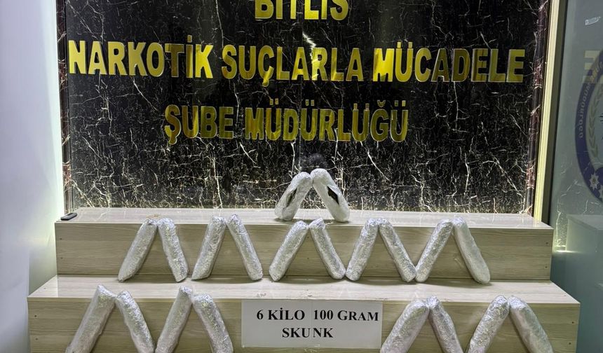 Bitlis'te iki araçta 6 kilo 100 gram sentetik uyuşturucu ele geçirildi
