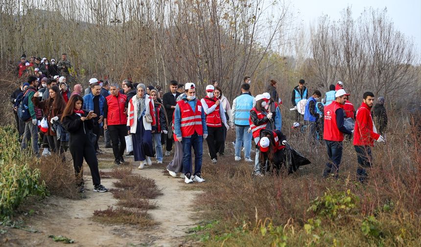 Diyarbakır'da UNESCO Dünya Kültür Miras Listesi'ndeki Hevsel Bahçeleri'nde çevre temizliği yapıldı