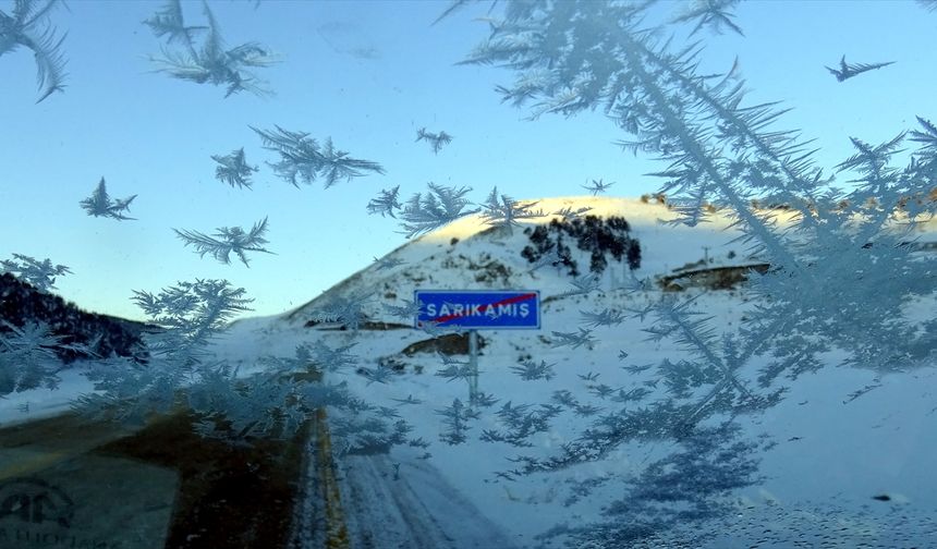 Erzurum, Kars ve Ardahan'da soğuk hava dondurdu