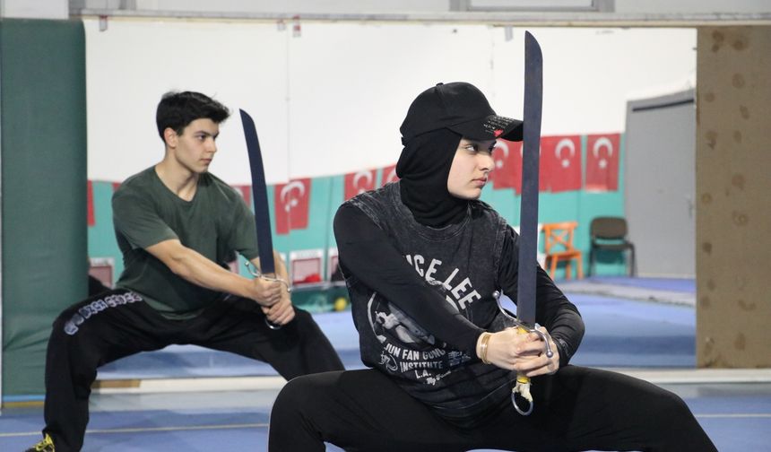 İlk dünya şampiyonasında 3 madalya kazanan milli wushucu, yeni başarılara odaklandı